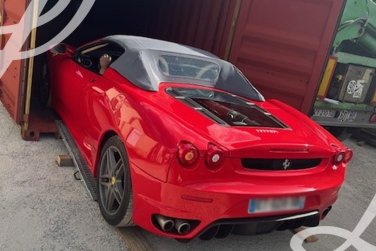 Organisation transport : une Ferrari, un conteneur… et c’est parti !